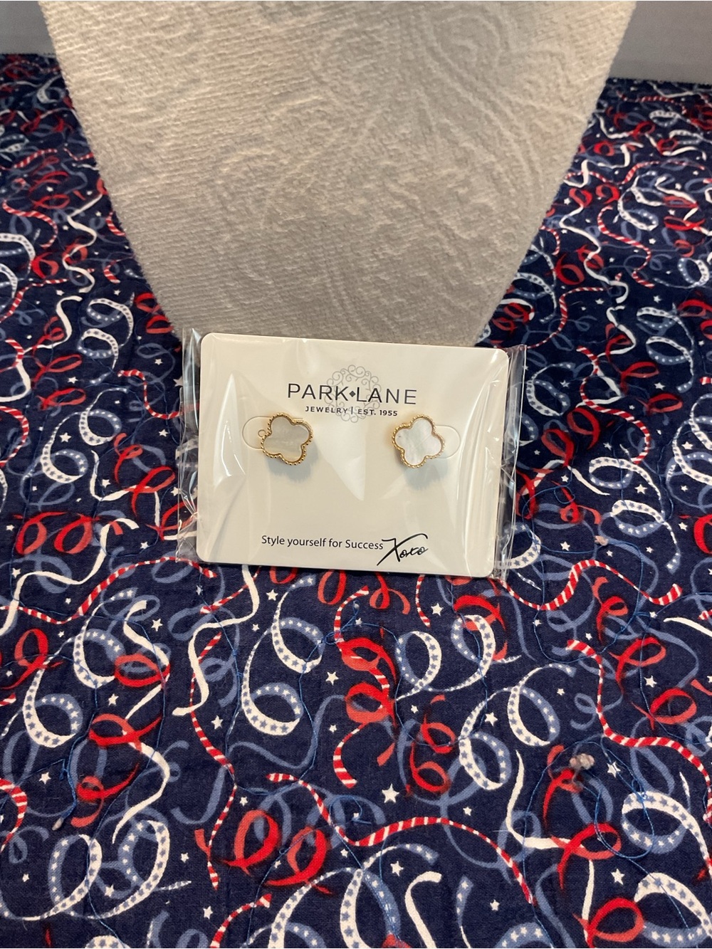 Park Lane Gold and White Clover Stud Earrings icon white